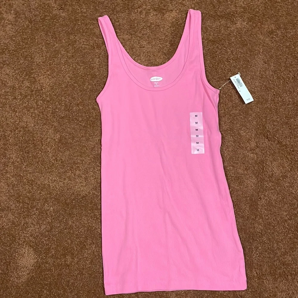 NWT. Woman’s pink old navy tank top. Size M
